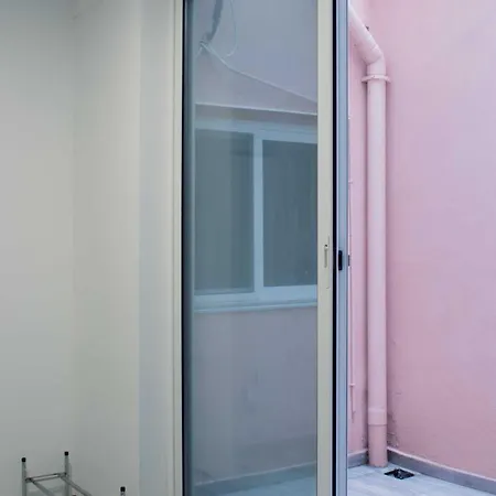 Brand New 3 Bdr In A Quaint Village