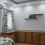 Brand New 3 Bdr In A Quaint Village Apartamento