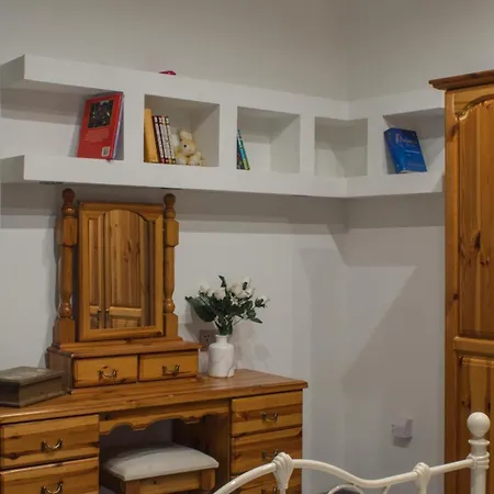 Brand New 3 Bdr In A Quaint Village 公寓 *