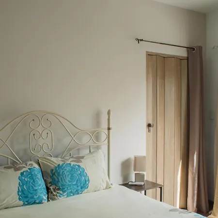 Brand New 3 Bdr In A Quaint Village דירה