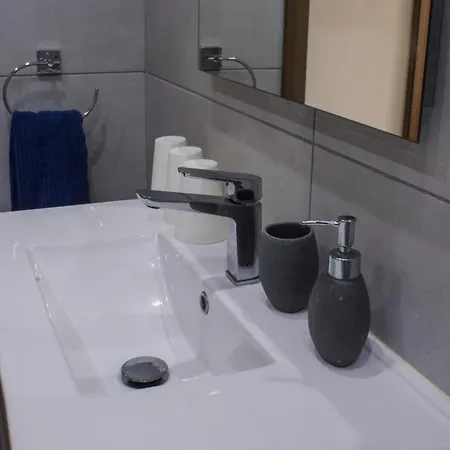 Apartment Brand New 3 Bdr In A Quaint Village