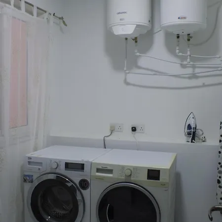 Brand New 3 Bdr In A Quaint Village דירה *