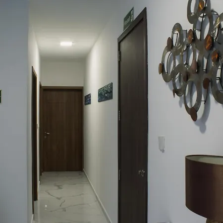 Apartment Brand New 3 Bdr In A Quaint Village *