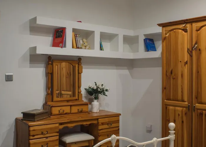 Brand New 3 Bdr In A Quaint Village Διαμέρισμα *