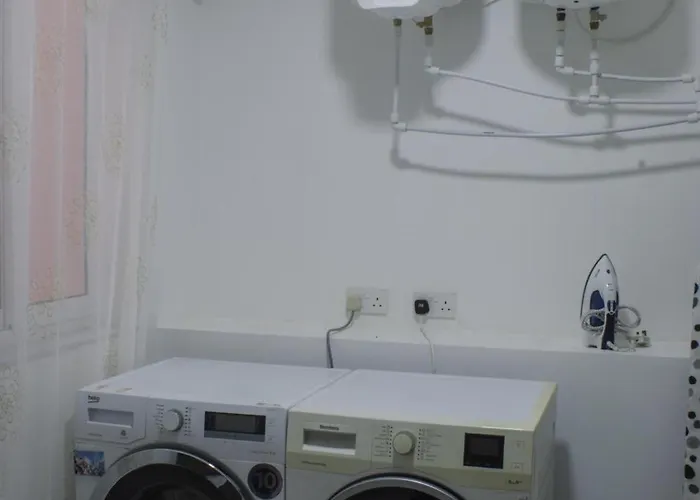 Brand New 3 Bdr In A Quaint Village Διαμέρισμα *